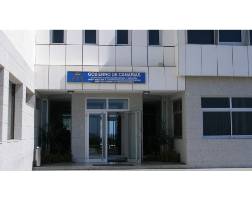 El Instituto Canario de Ciencias Marinas. (2001). Un centro productivo de tecnología para diversificar  la economía de Canarias.